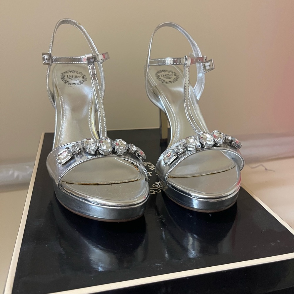 Silver heels with chunky diamonds